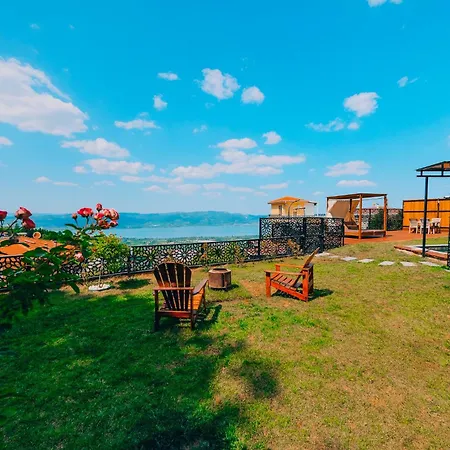 Bungorise Teras Heated Pool And View