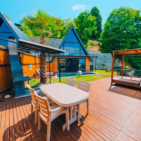 Bungorise Teras Heated Pool And View